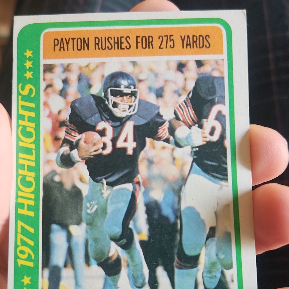 Topps 1978 Walter Payton Chicago Bears NFL Payton Rushes for 275 Yards Card #3